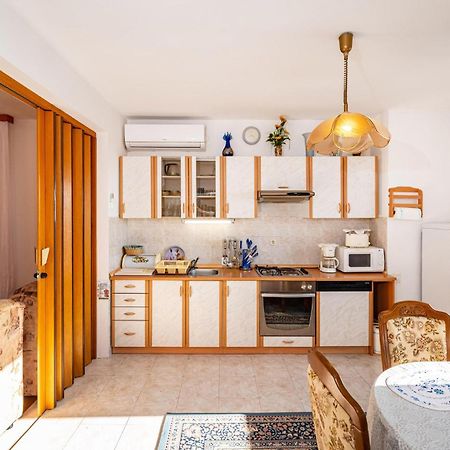 2 Bedroom Cozy Apartment In Zadar Exterior photo