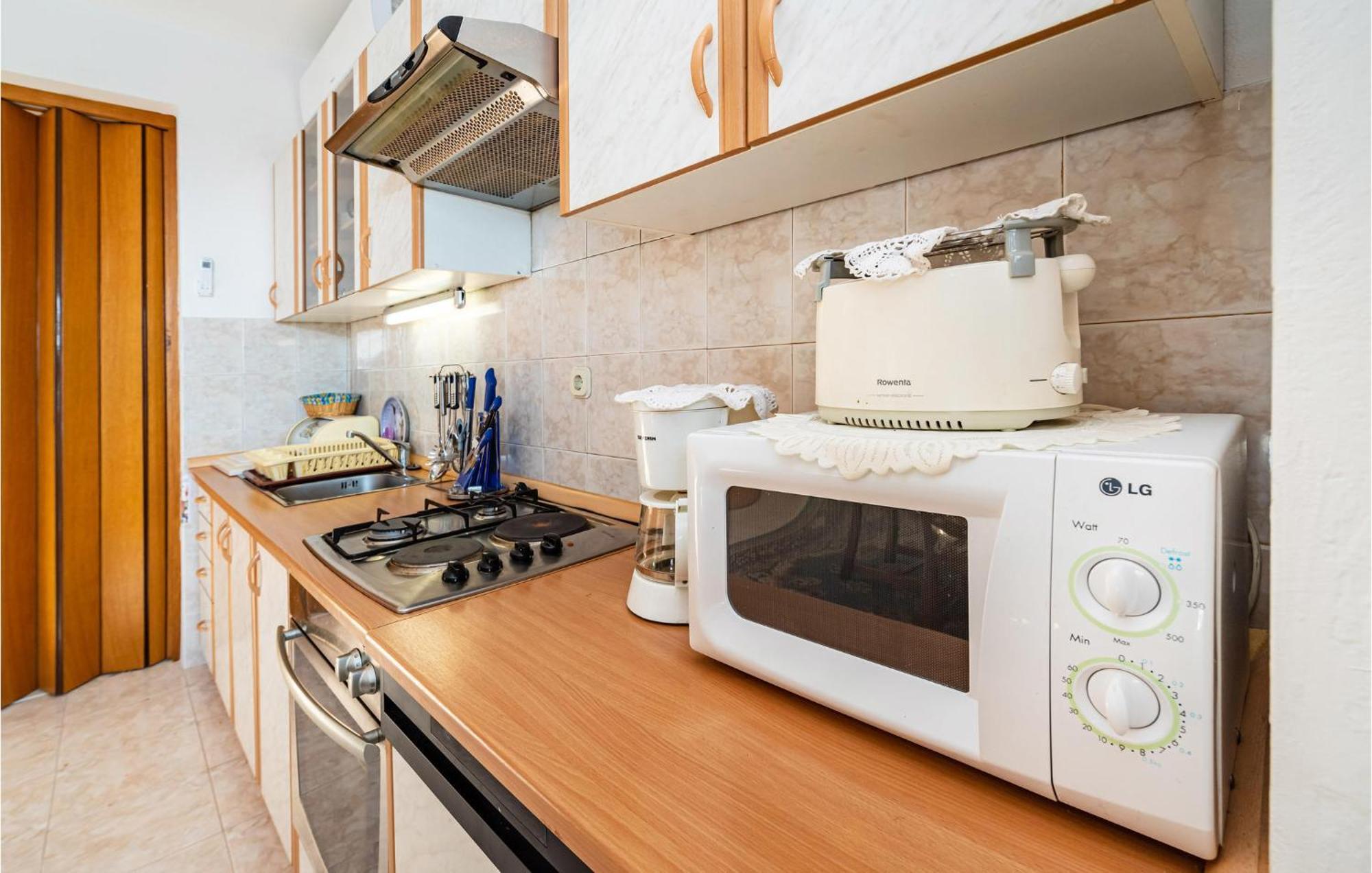 2 Bedroom Cozy Apartment In Zadar Exterior photo