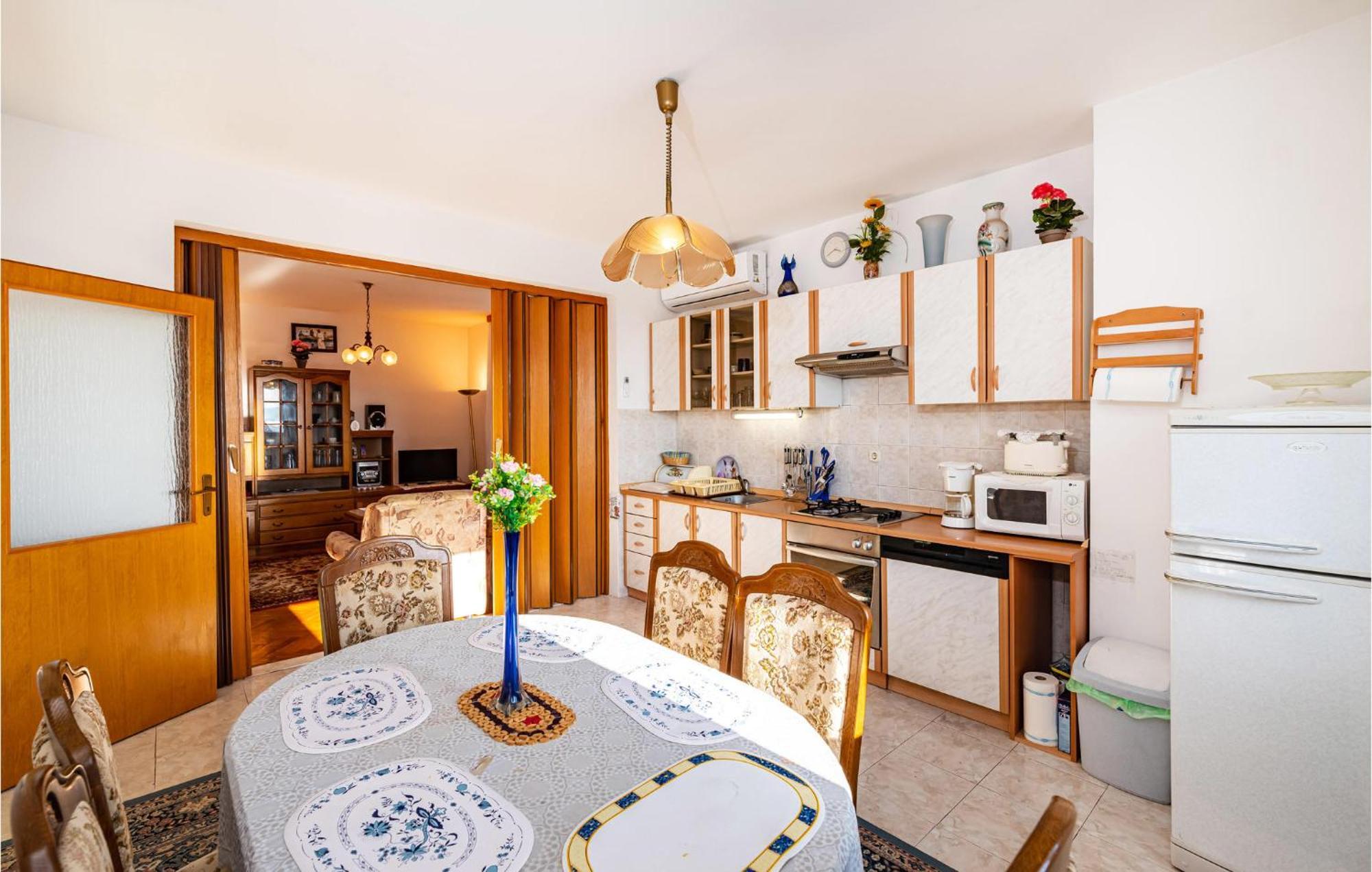 2 Bedroom Cozy Apartment In Zadar Exterior photo