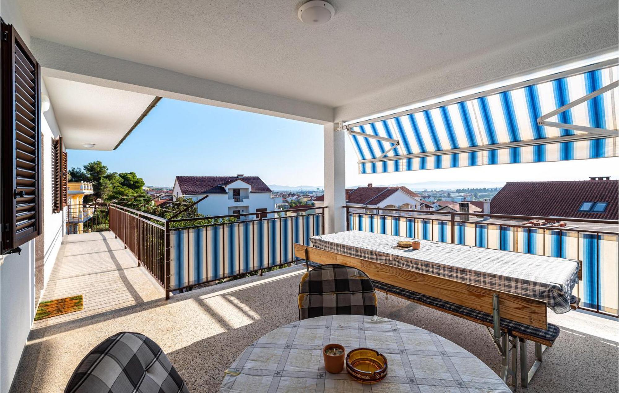 2 Bedroom Cozy Apartment In Zadar Exterior photo