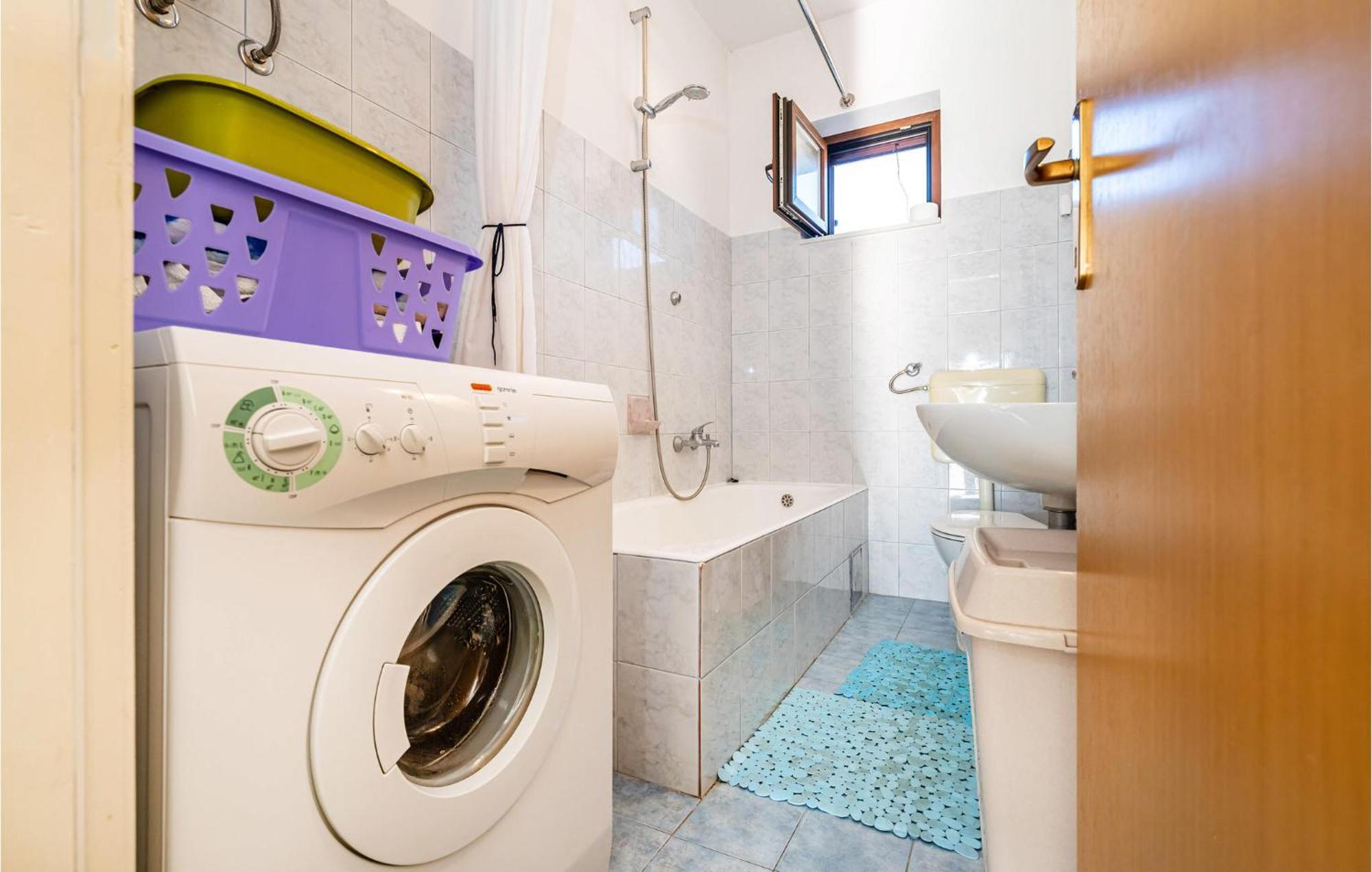 2 Bedroom Cozy Apartment In Zadar Exterior photo