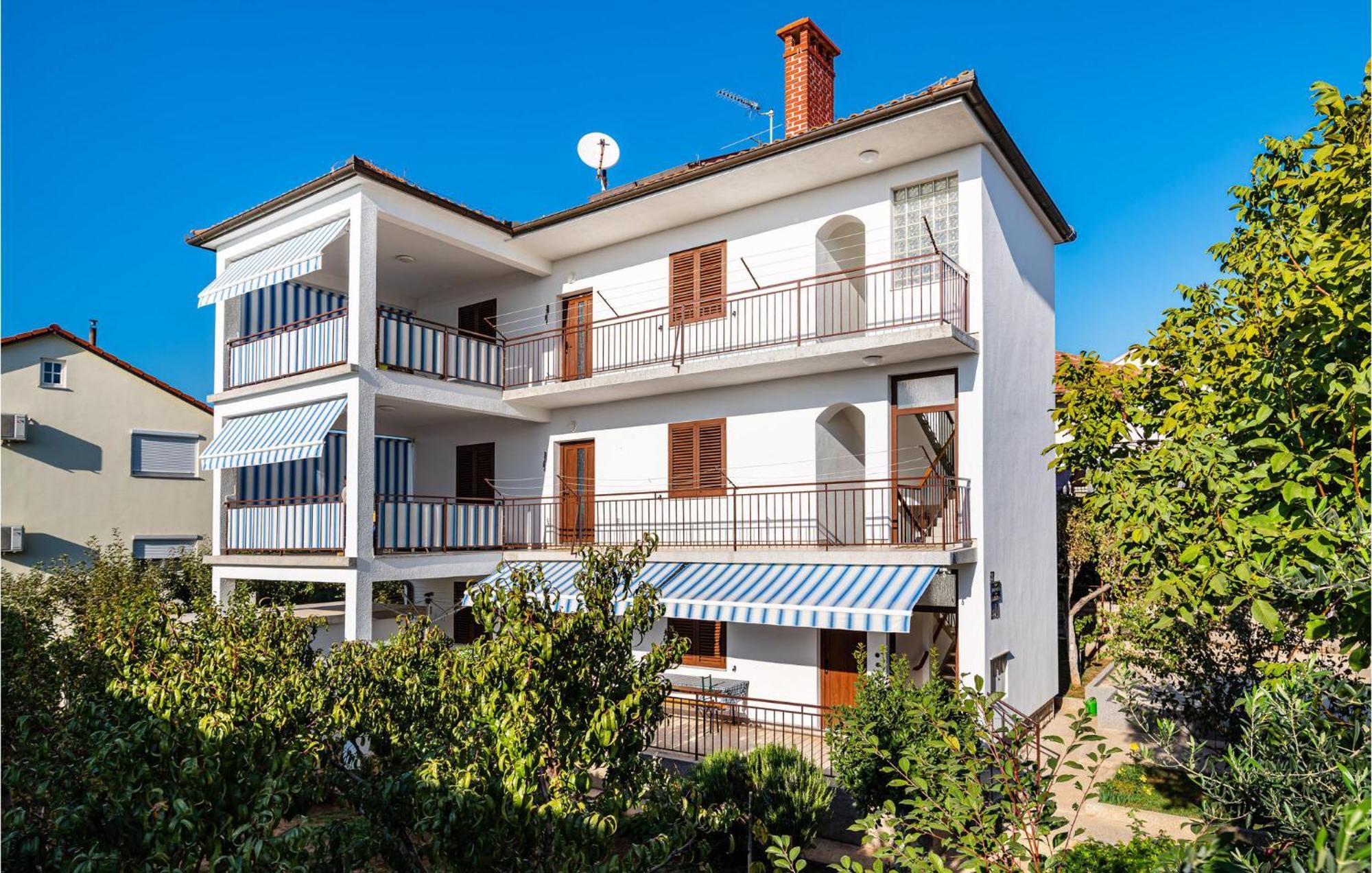2 Bedroom Cozy Apartment In Zadar Exterior photo