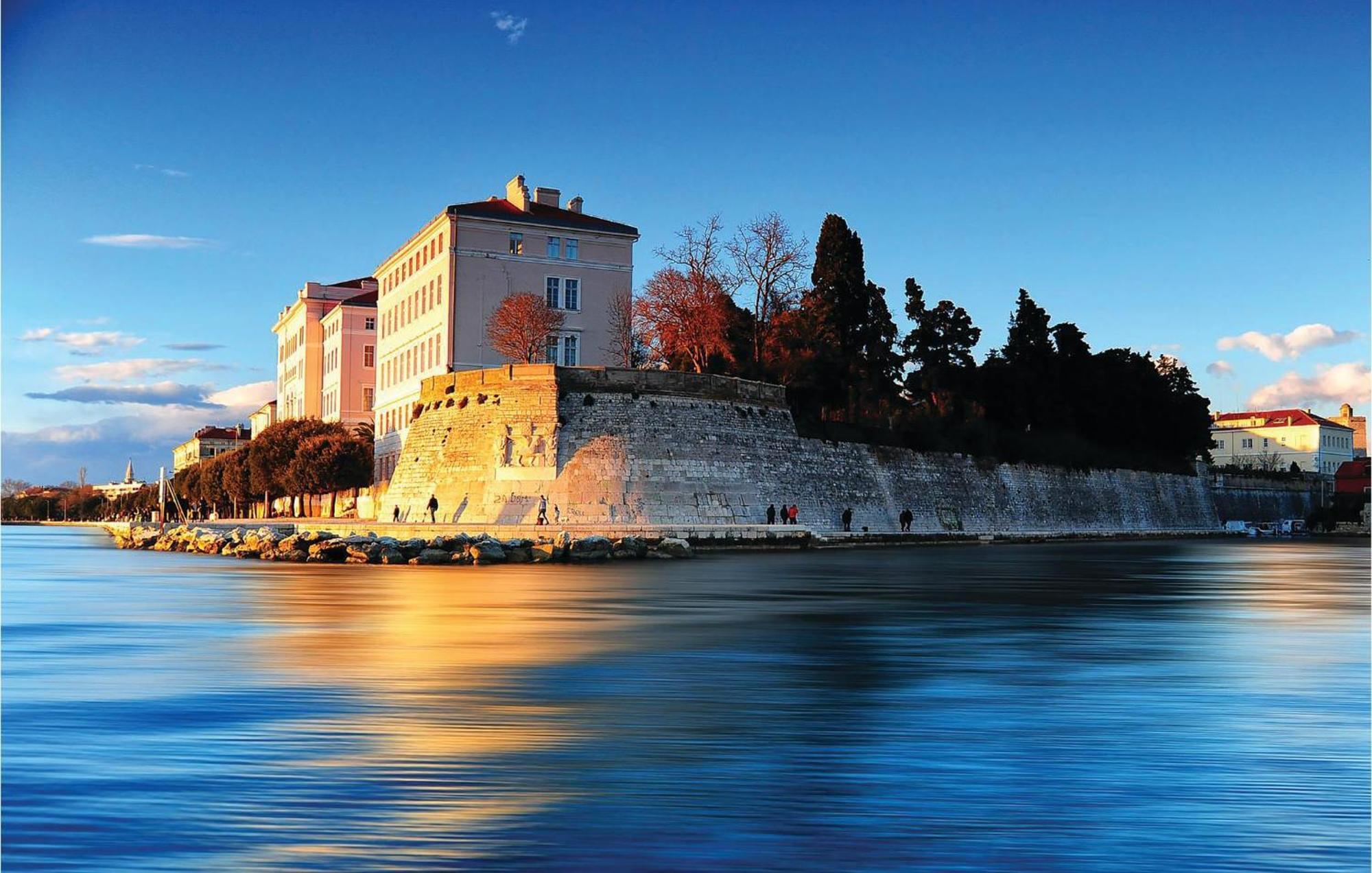 2 Bedroom Cozy Apartment In Zadar Exterior photo