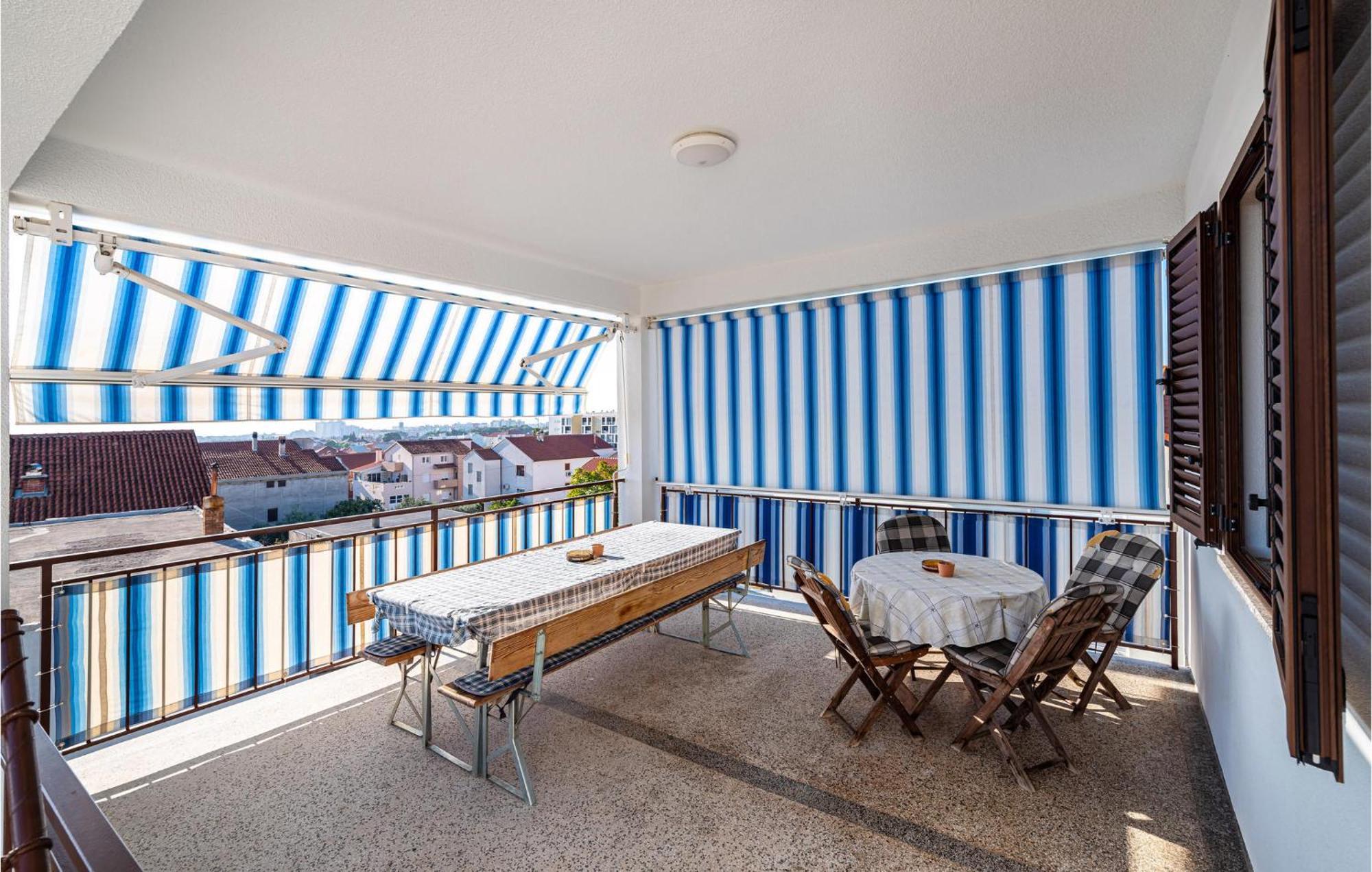 2 Bedroom Cozy Apartment In Zadar Exterior photo