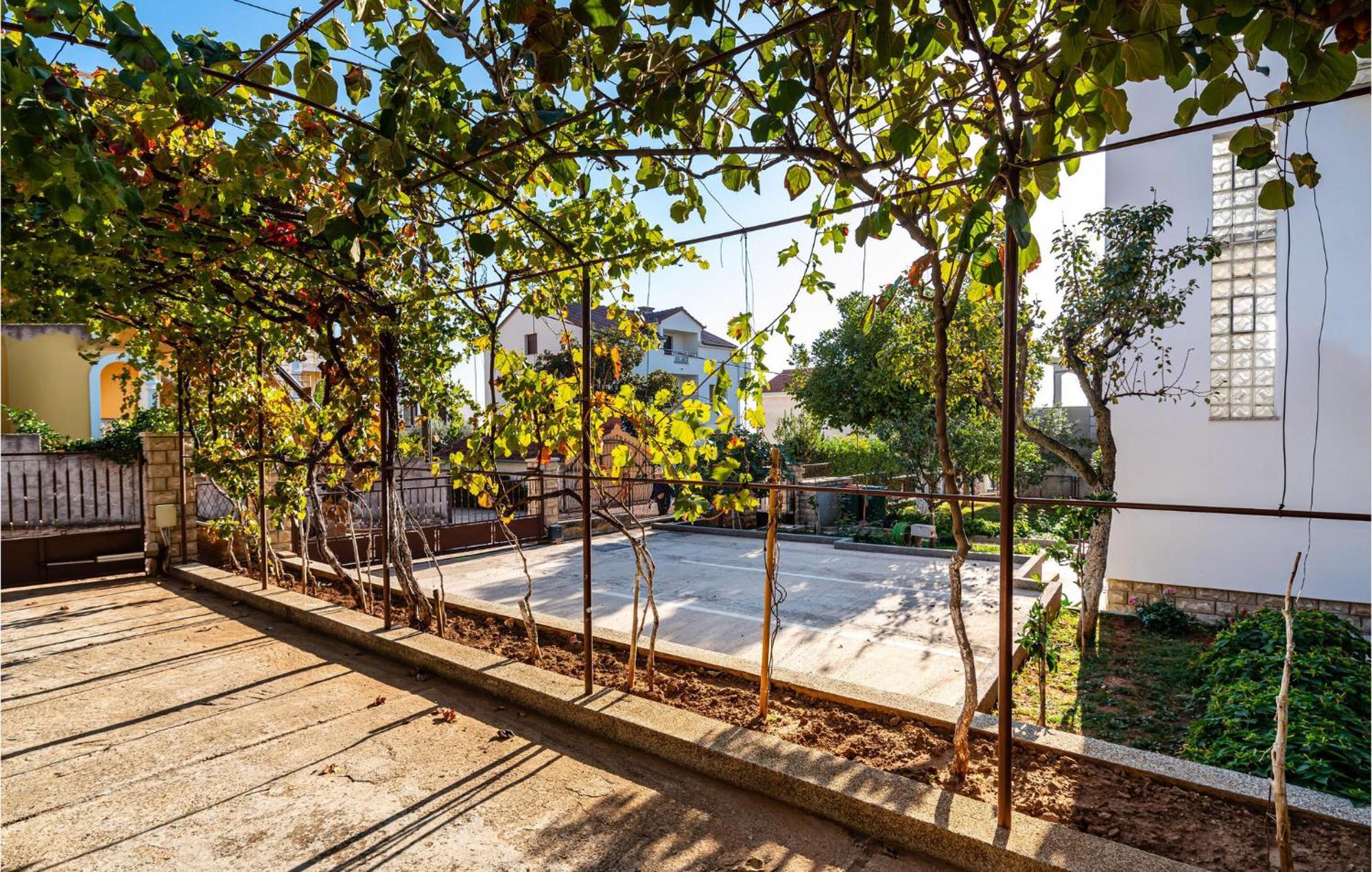 2 Bedroom Cozy Apartment In Zadar Exterior photo