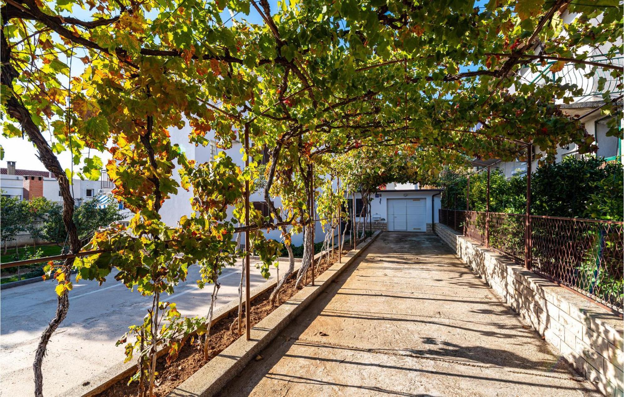 2 Bedroom Cozy Apartment In Zadar Exterior photo