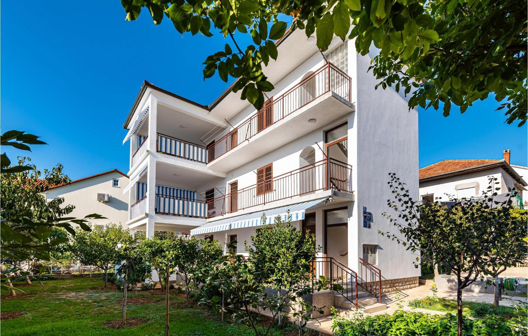 2 Bedroom Cozy Apartment In Zadar Exterior photo