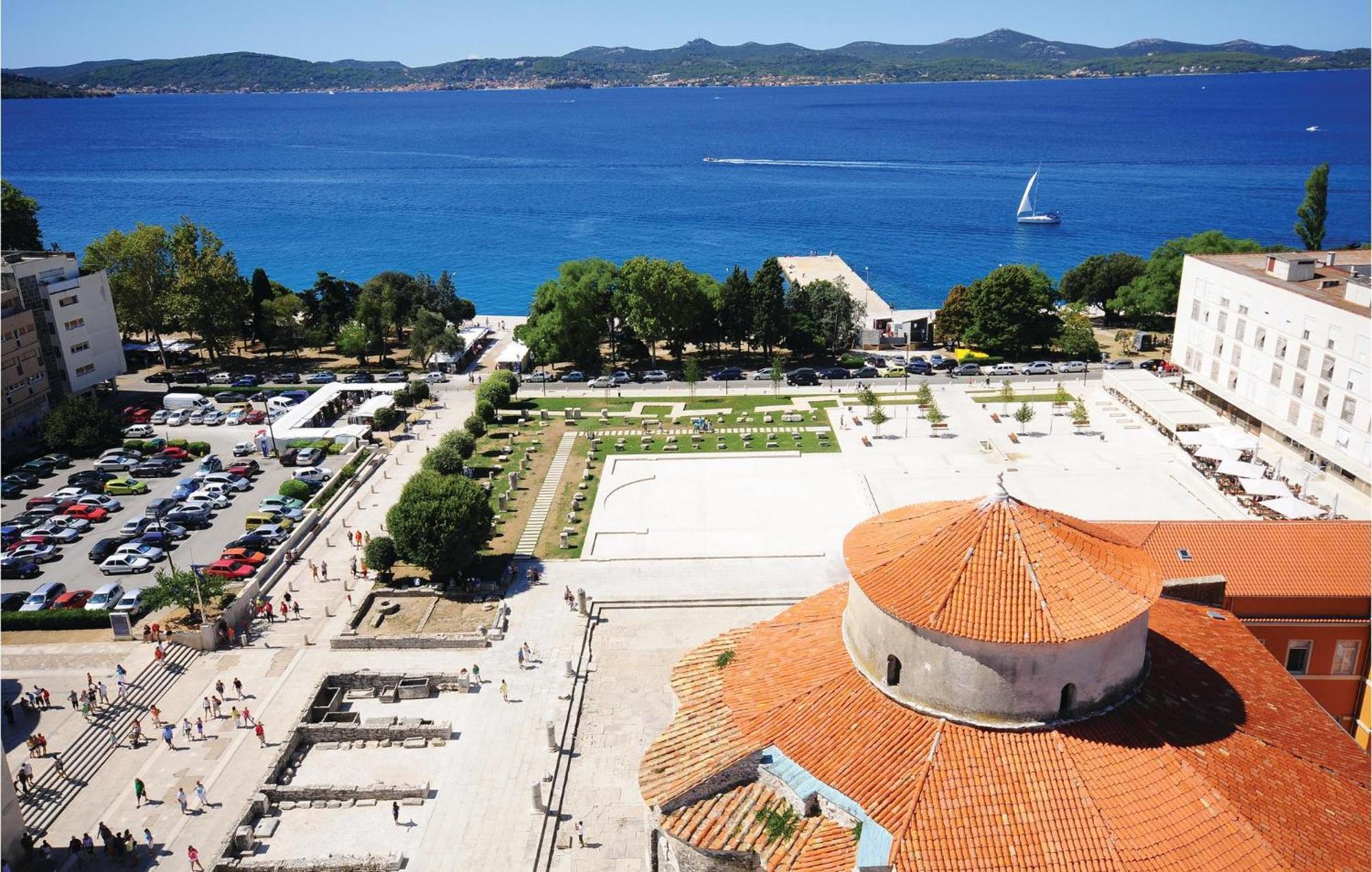 2 Bedroom Cozy Apartment In Zadar Exterior photo