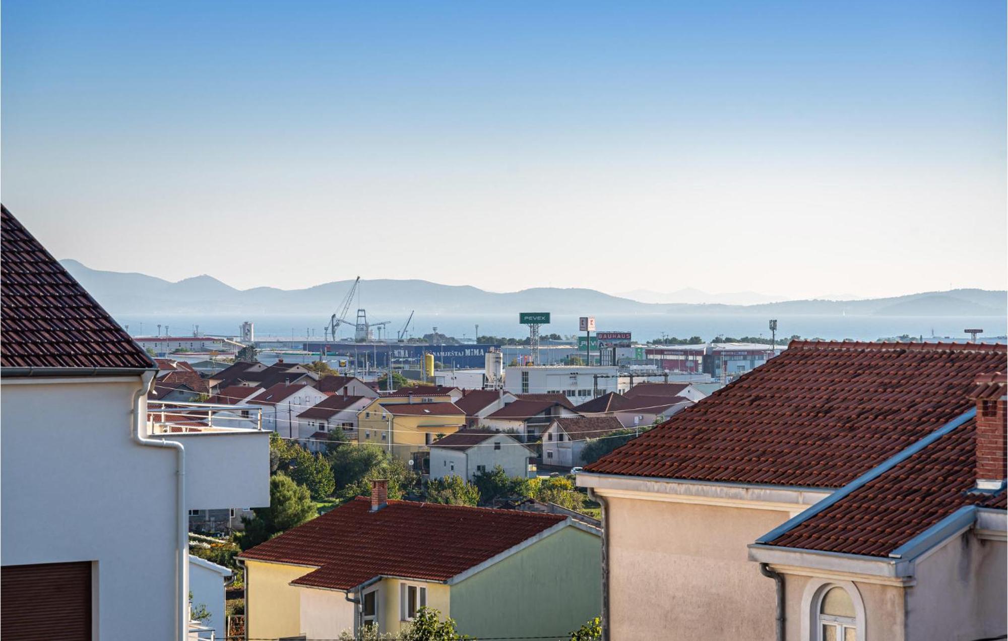 2 Bedroom Cozy Apartment In Zadar Exterior photo